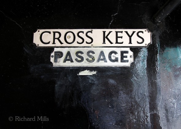 Cross-Keys-Passage---Winchester---Oct-2011-415e-©