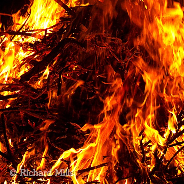 Fire---Mar-'09-14-esq-©