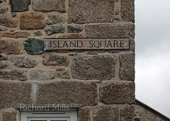 Island-Square