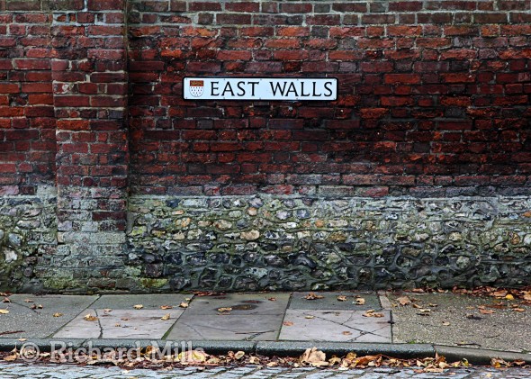 East-Walls,-Chichester---Nov-2013-53-e-©
